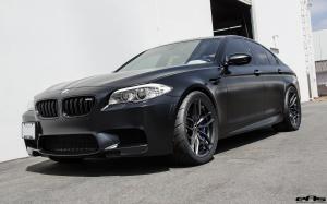 BMW M5 Frozen Black by EAS on Vorsteiner Wheels (V-FF 105) 2016 года